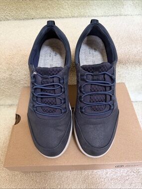 Clarks womens Dark Blue Slip-On Style Sneakers